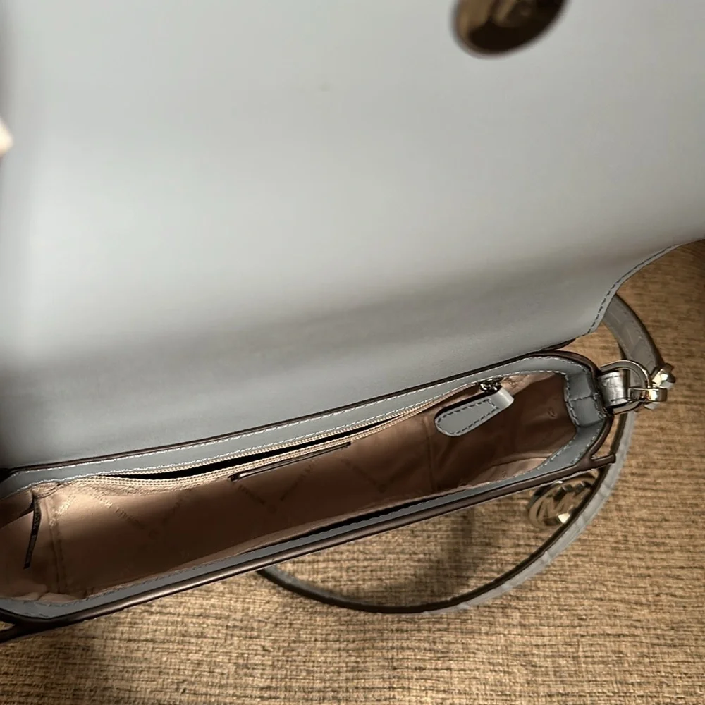 Michael Kors crossbody with wallet - Picture 6 of 8